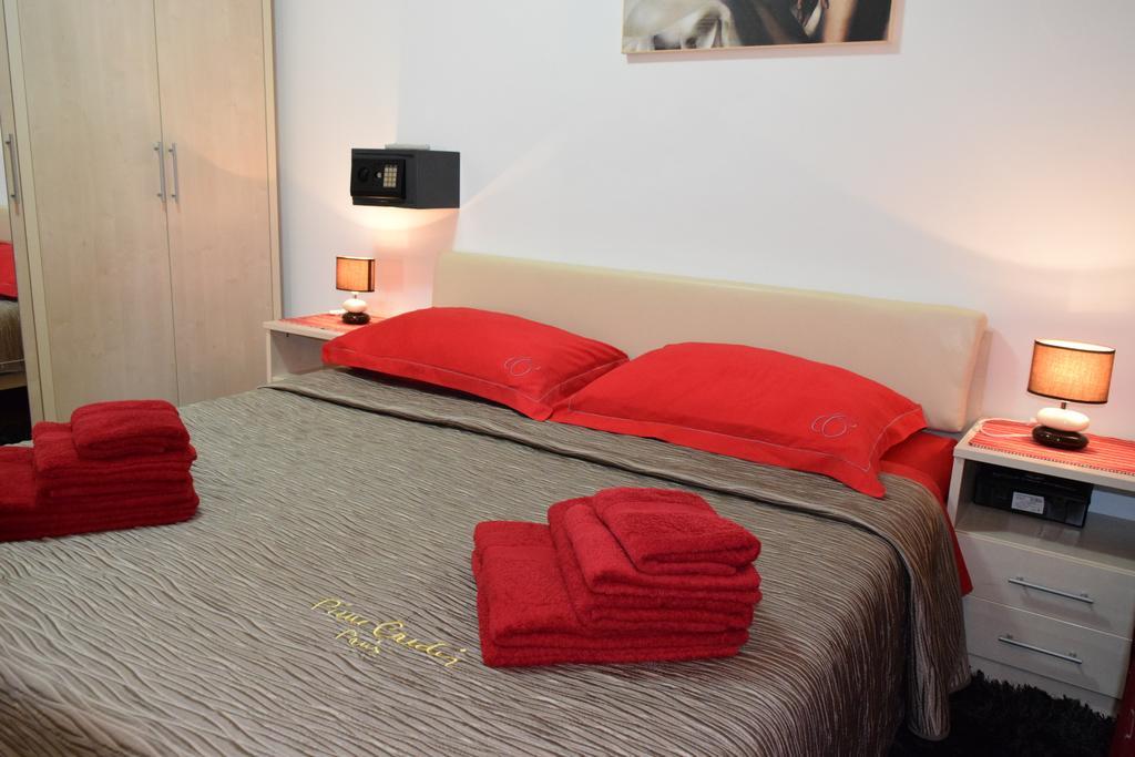 Apartments Mara Cres Room photo