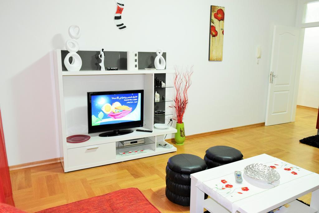 Apartments Mara Cres Room photo