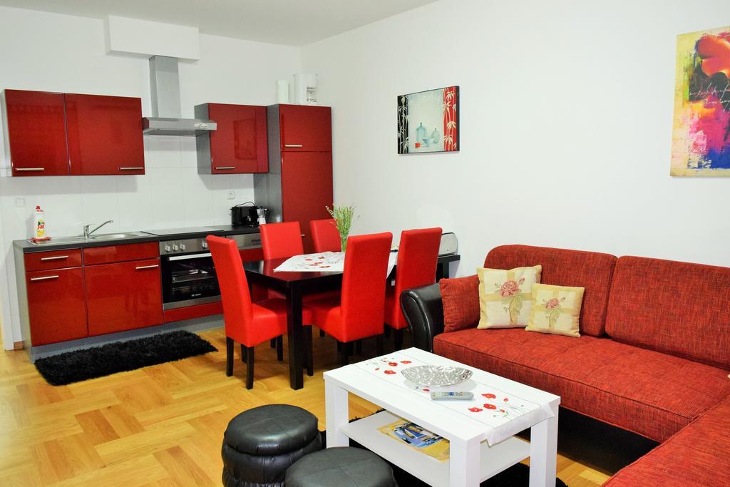 Apartments Mara Cres Room photo