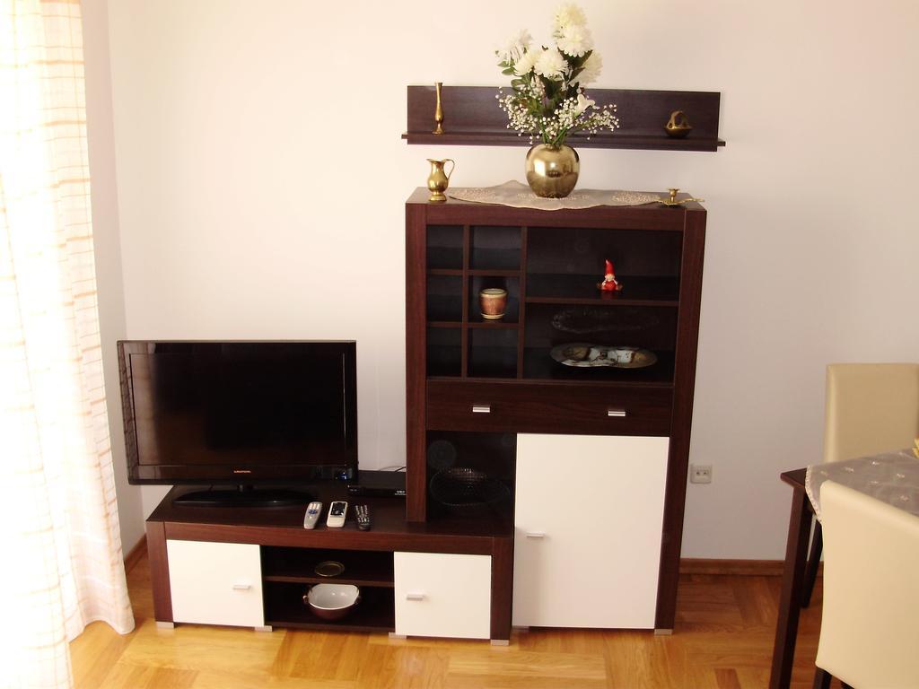 Apartments Mara Cres Room photo