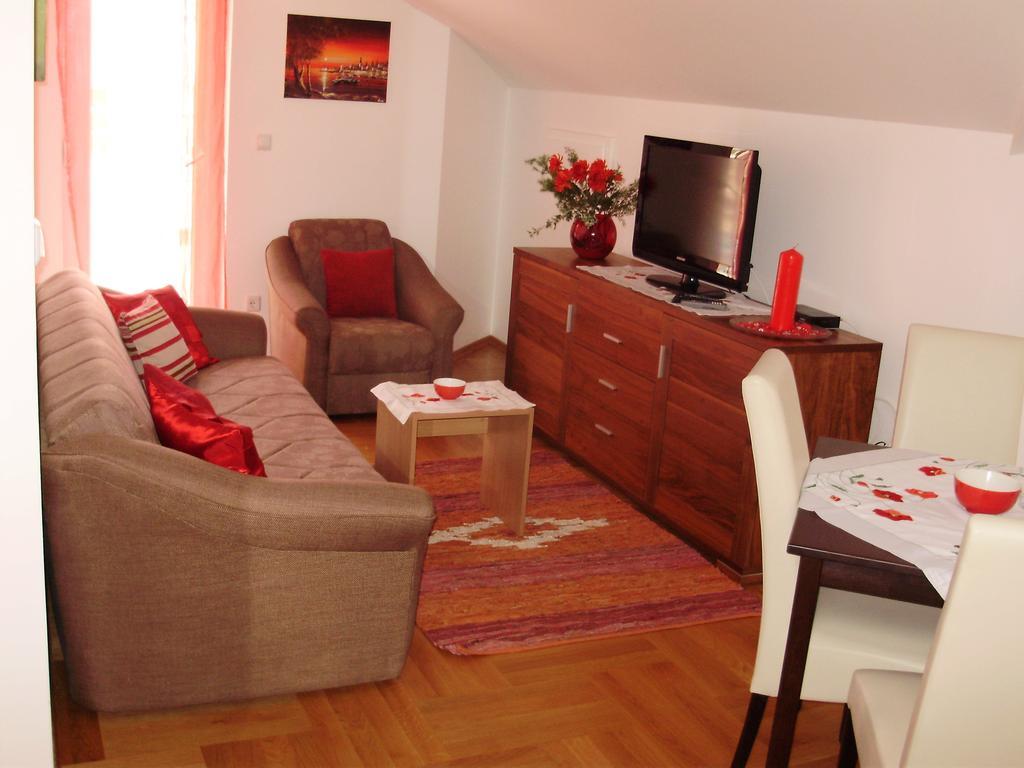 Apartments Mara Cres Room photo
