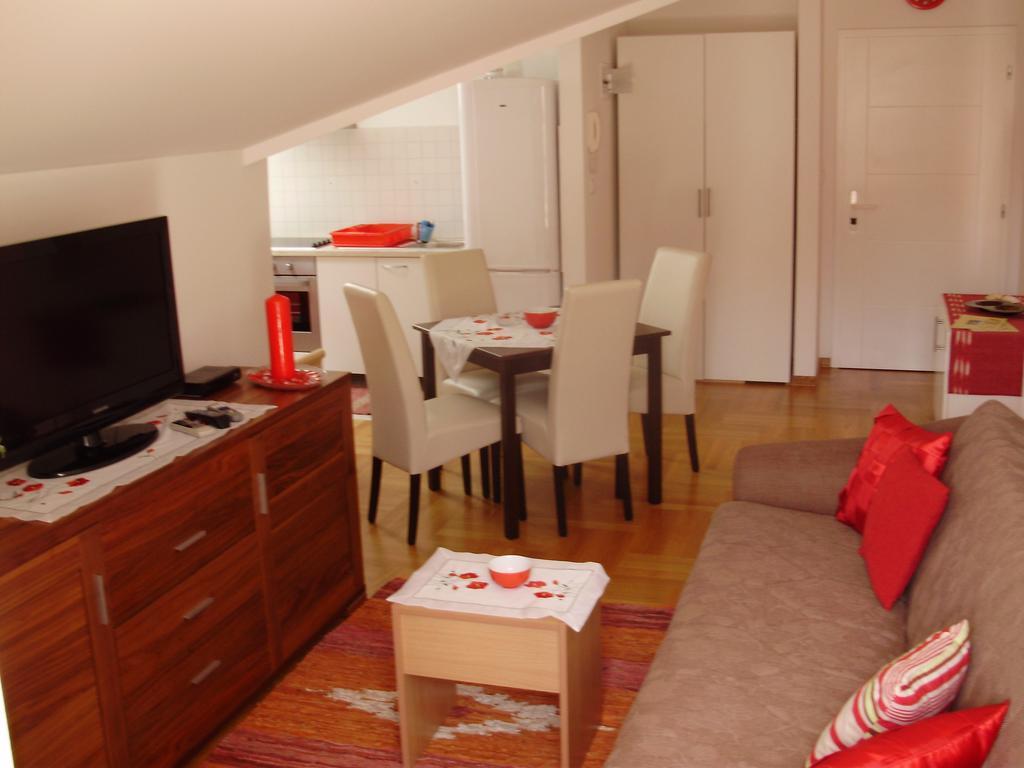 Apartments Mara Cres Room photo