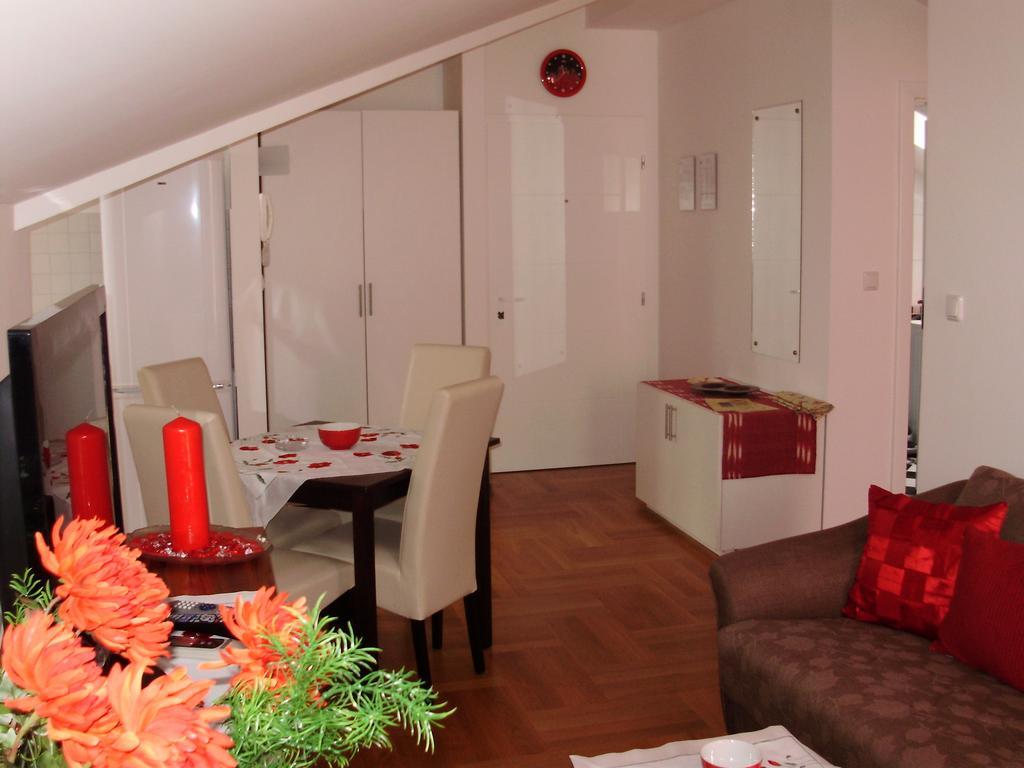 Apartments Mara Cres Room photo